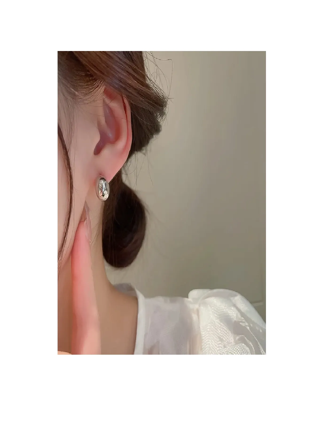 Aretes Semi Redondos Pequeños Para Mujer Plateado 