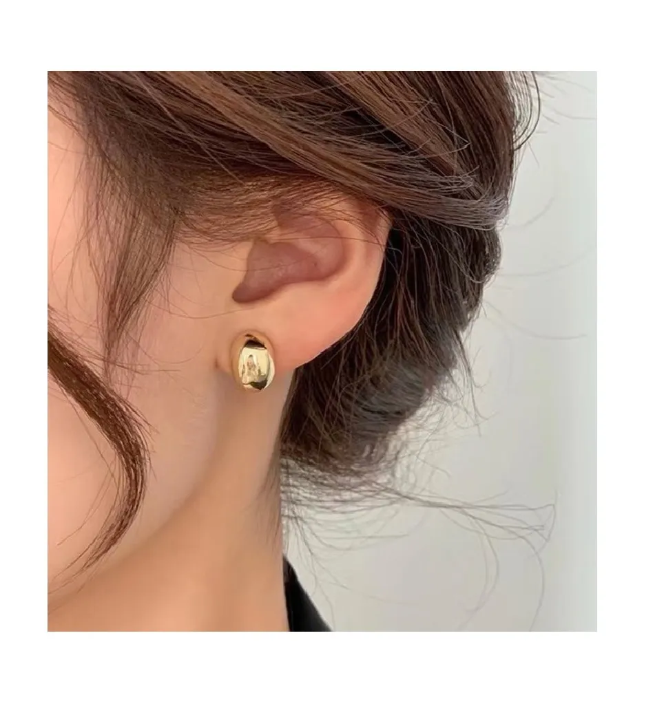 Aretes Semi Redondos Pequeños Para Mujer Dorado