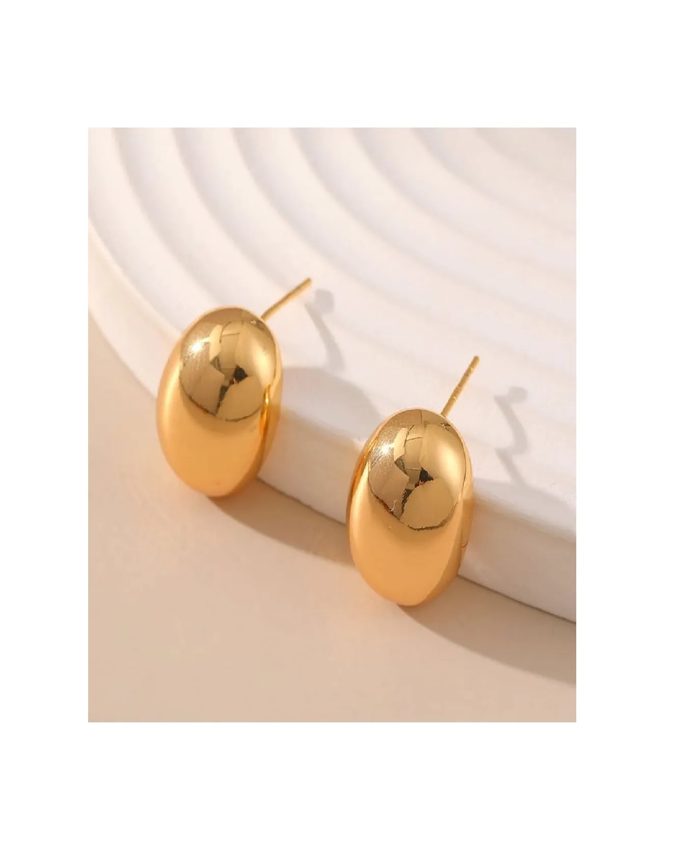 Aretes Semi Redondos Pequeños Para Mujer Dorado