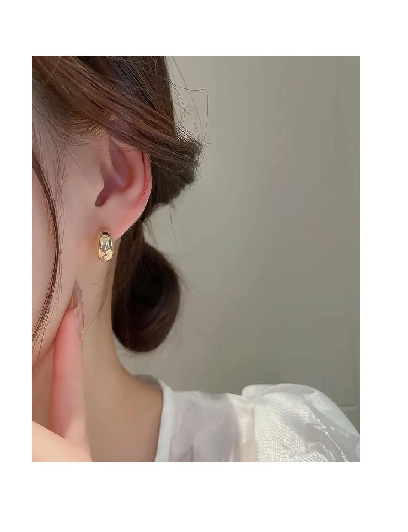 Aretes Semi Redondos Pequeños Para Mujer Dorado