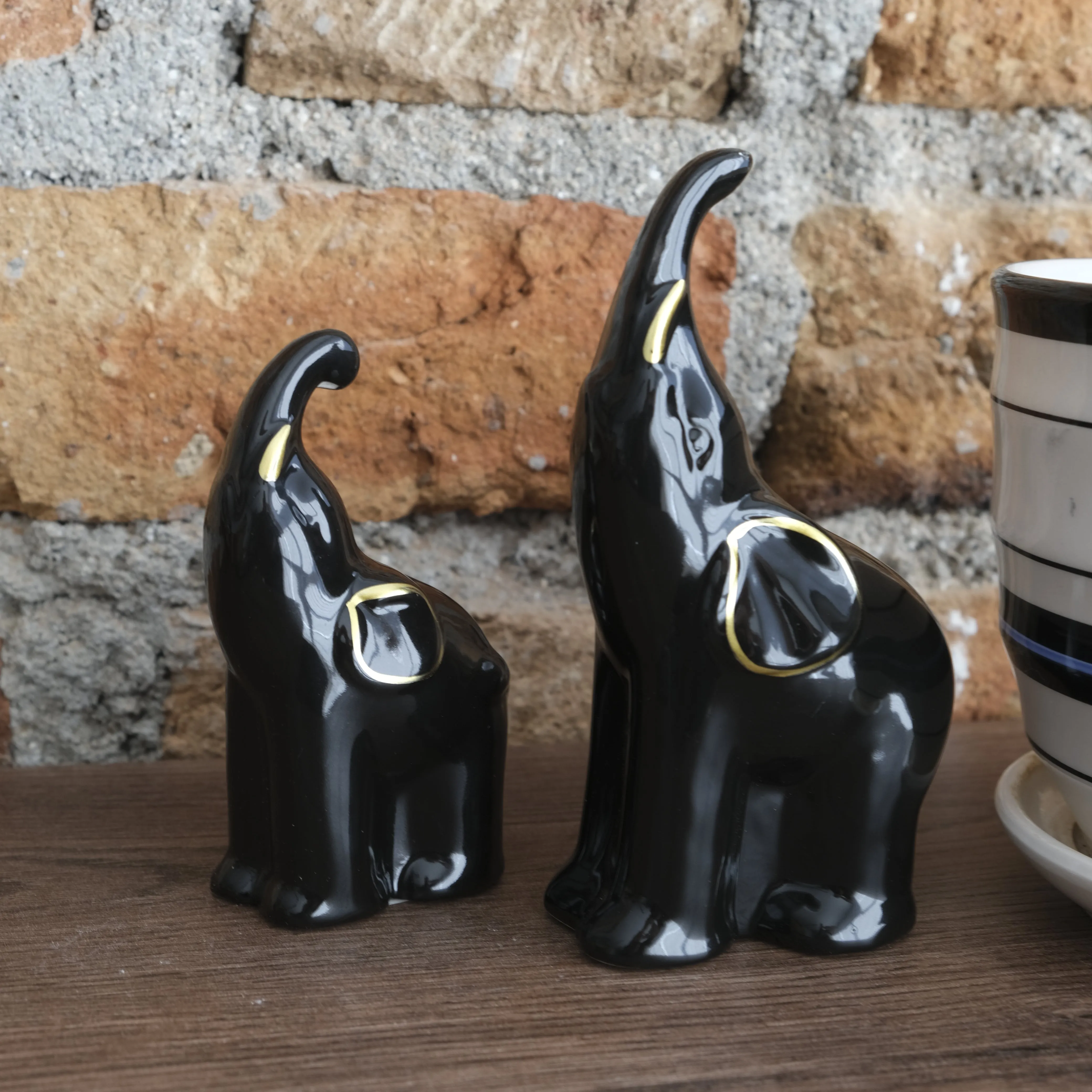 Elefante Decorativo X2 Negro Con Dorado En Ceramica Lafe