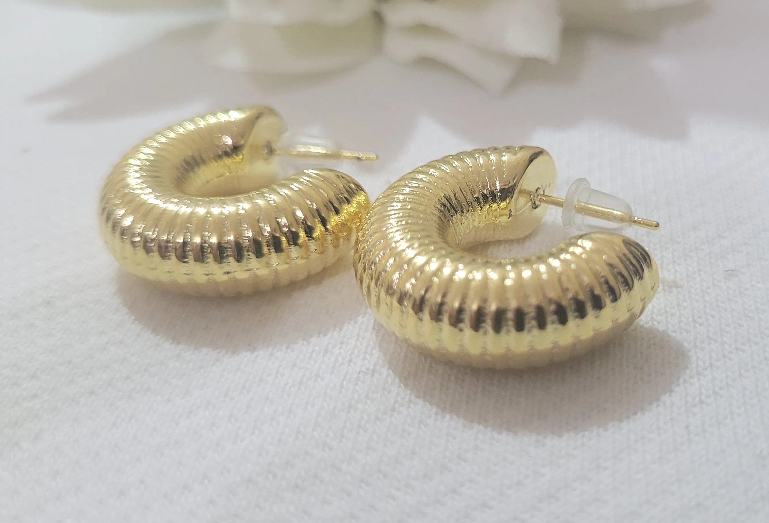 Aretes Topo Dorado Caracol