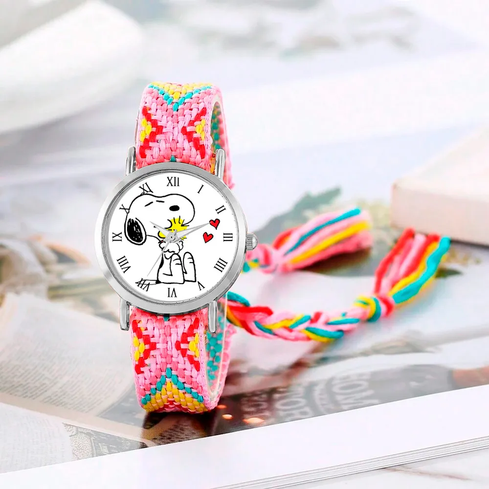 Reloj Snoopy Perro Plateado Tejido Artesanal + Estuche