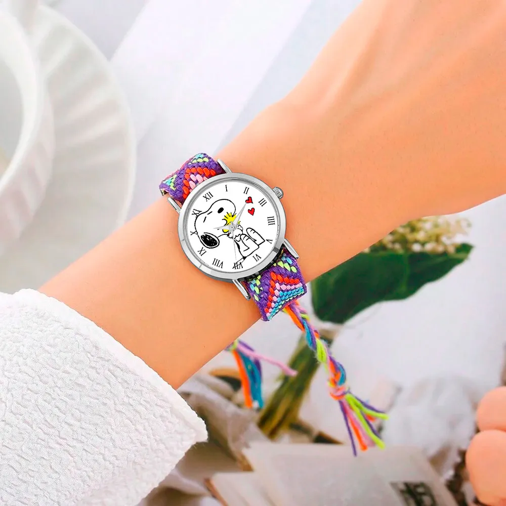 Reloj Snoopy Perro Plateado Tejido Artesanal + Estuche