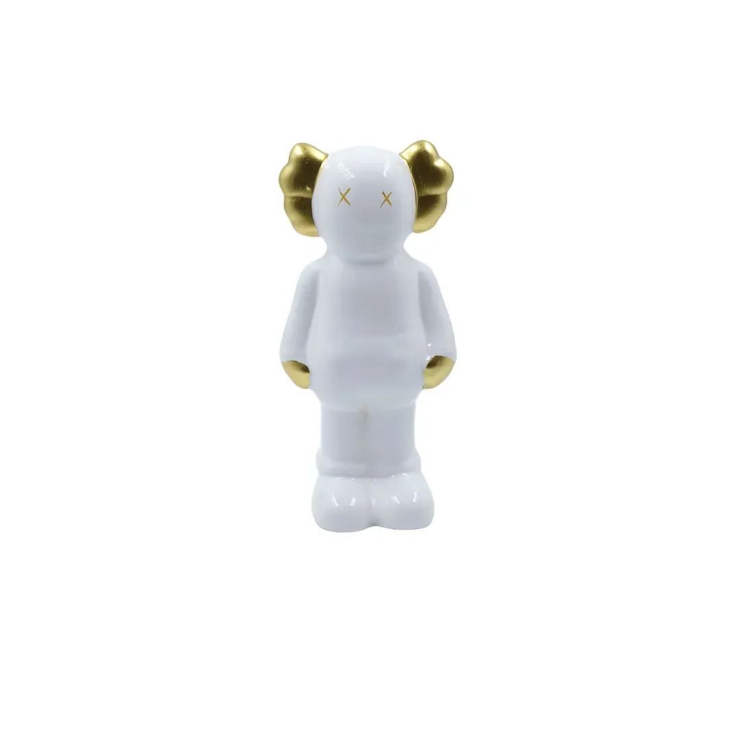 Kaws Decorativo Blanco Con Dorado En Ceramica Lafe