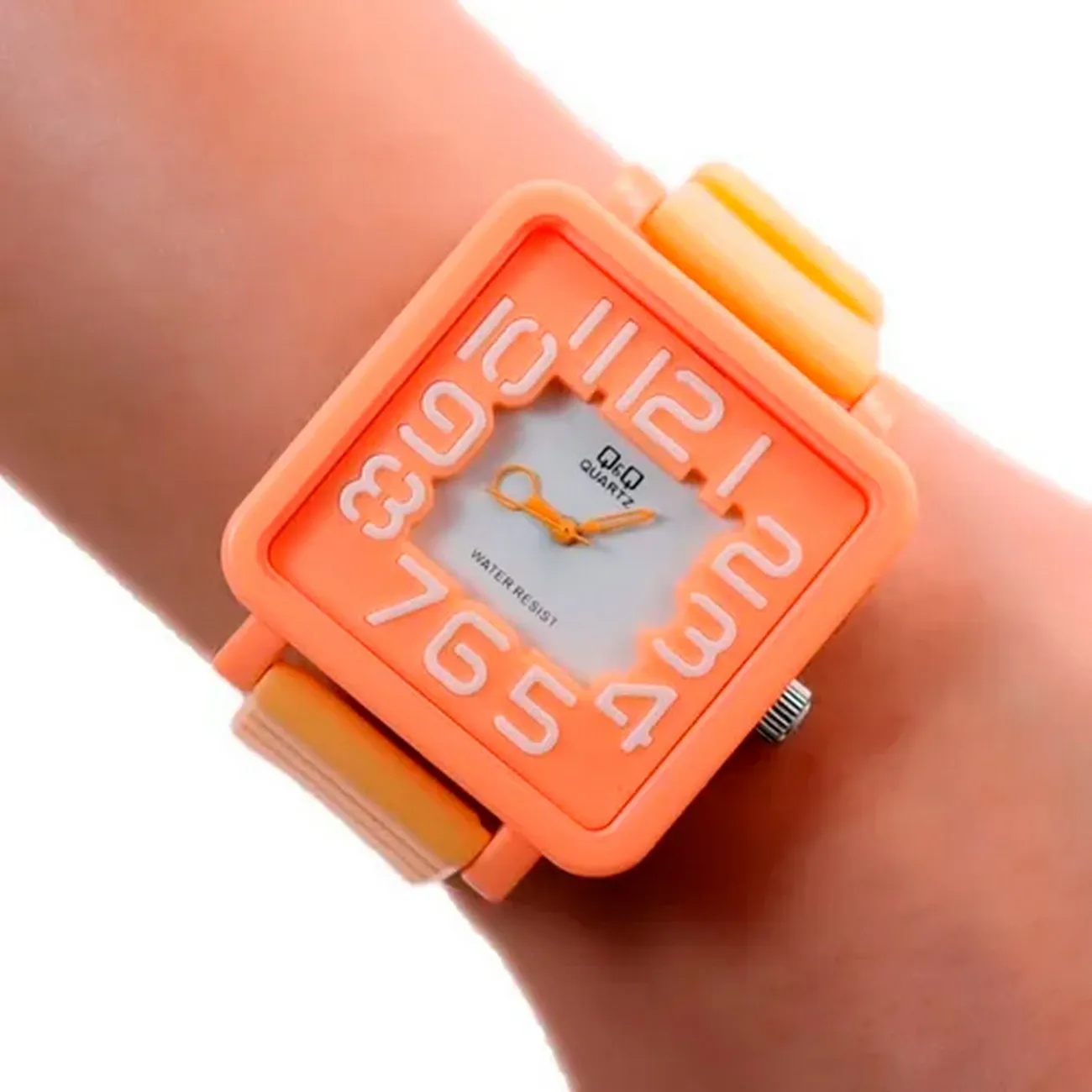 Reloj Qyq Q&Q Cuadrado  Naranja