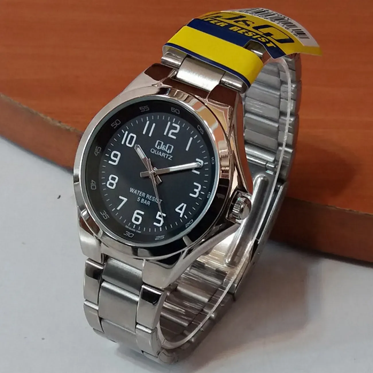 Reloj Q&q Qyq Q618j205y Casual Acero Hombre + Estuche