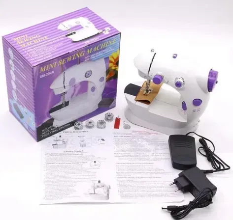 Maquina De Coser Portátil Mini Sewing Machine 4 In1 Color Blanco 110V/220V