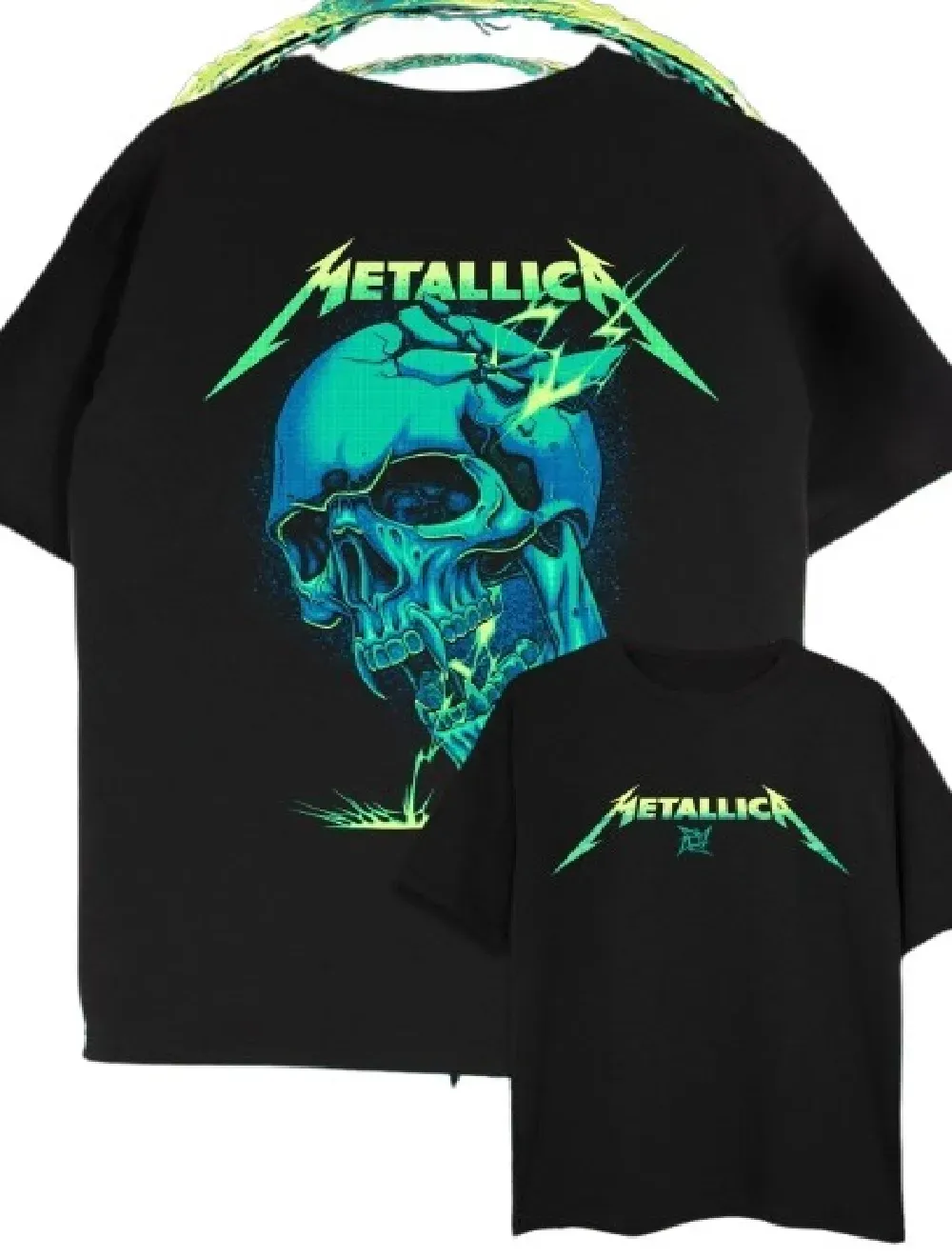 Camistea Oversize Over Metallica Skull Color Negra