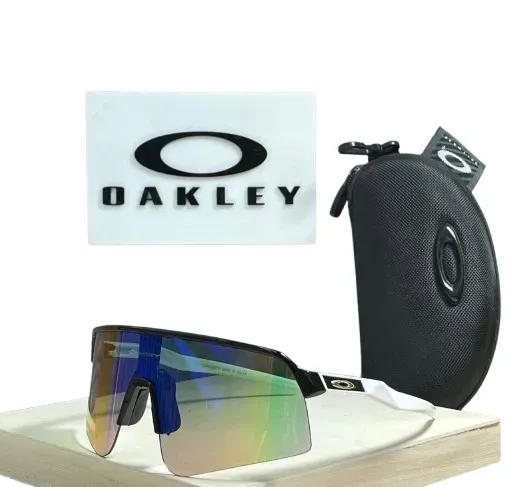 Gafas de Sol Oakley Sutro al aire