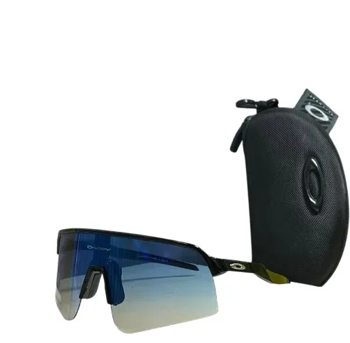 Gafas de Sol Oakley Sutro al aire 