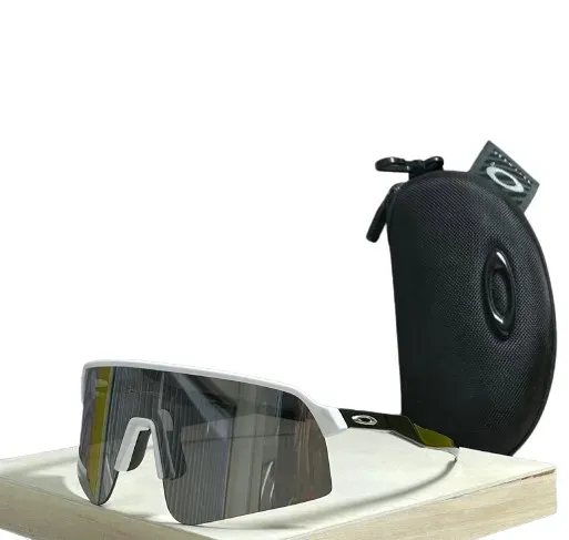 Gafas de Sol Oakley Sutro al aire