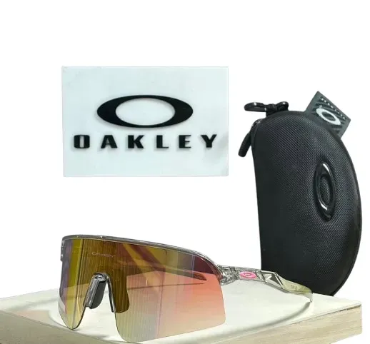 Gafas de Sol Oakley Sutro al aire