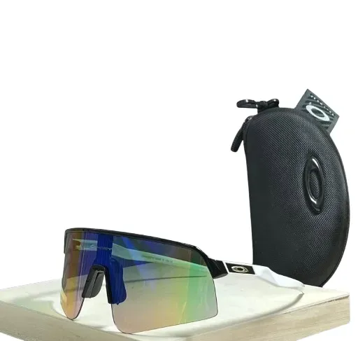 Gafas de Sol Oakley Sutro al aire