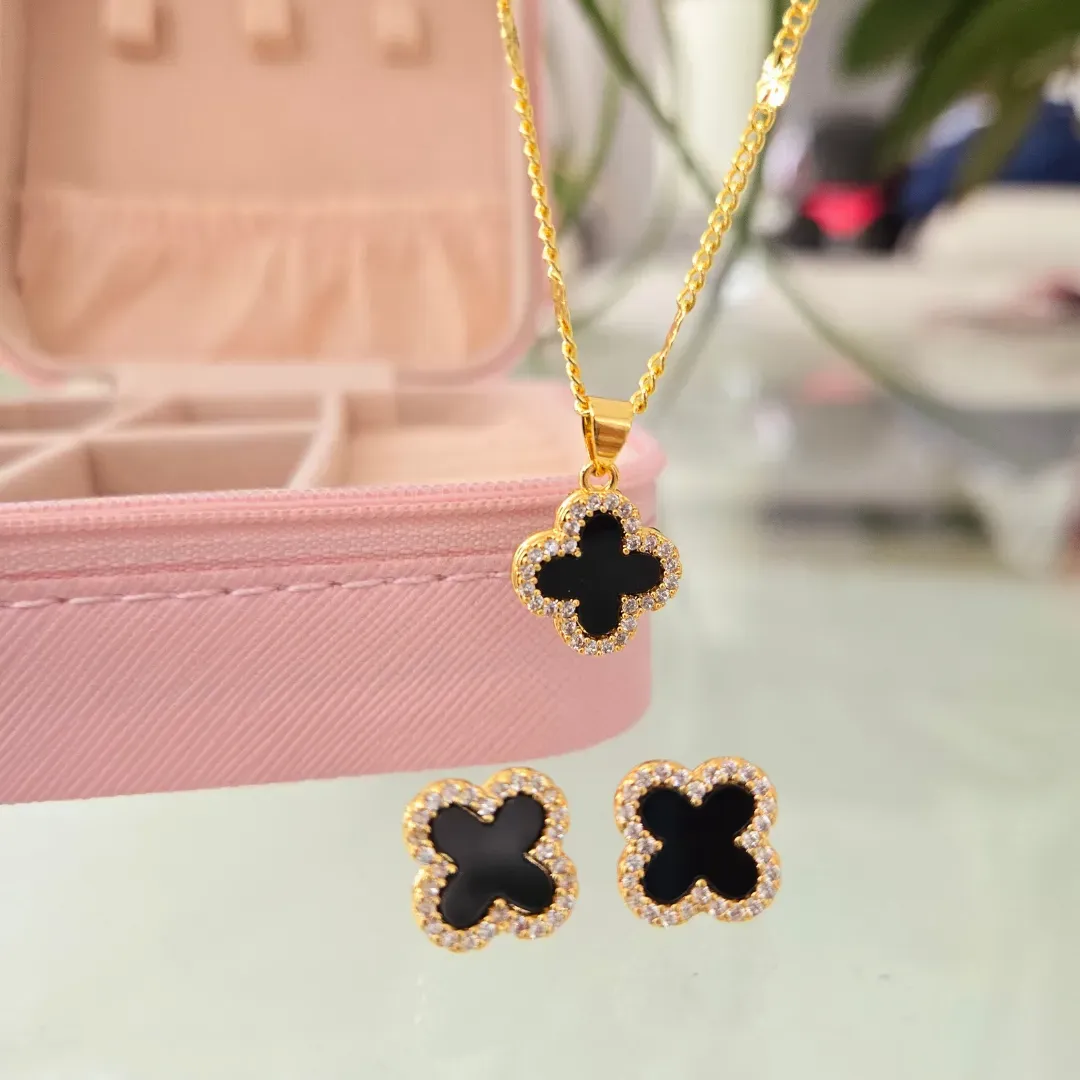 Juego Collar y Aretes Trebol Negro 