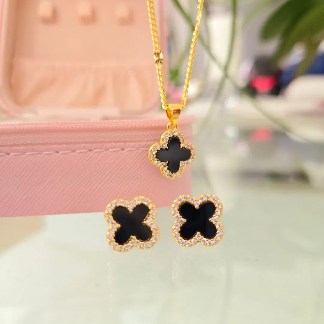 Juego Collar y Aretes Trebol Negro 