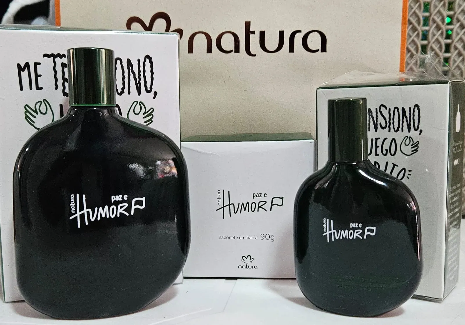 Natura Kit de Regalo Hombre Humor Paz e Humor : Perfume Paz e Humor 75ml, Perfume Paz e Humor 25ml y Jabón en Barra por 1 unidad Paz e Humor.