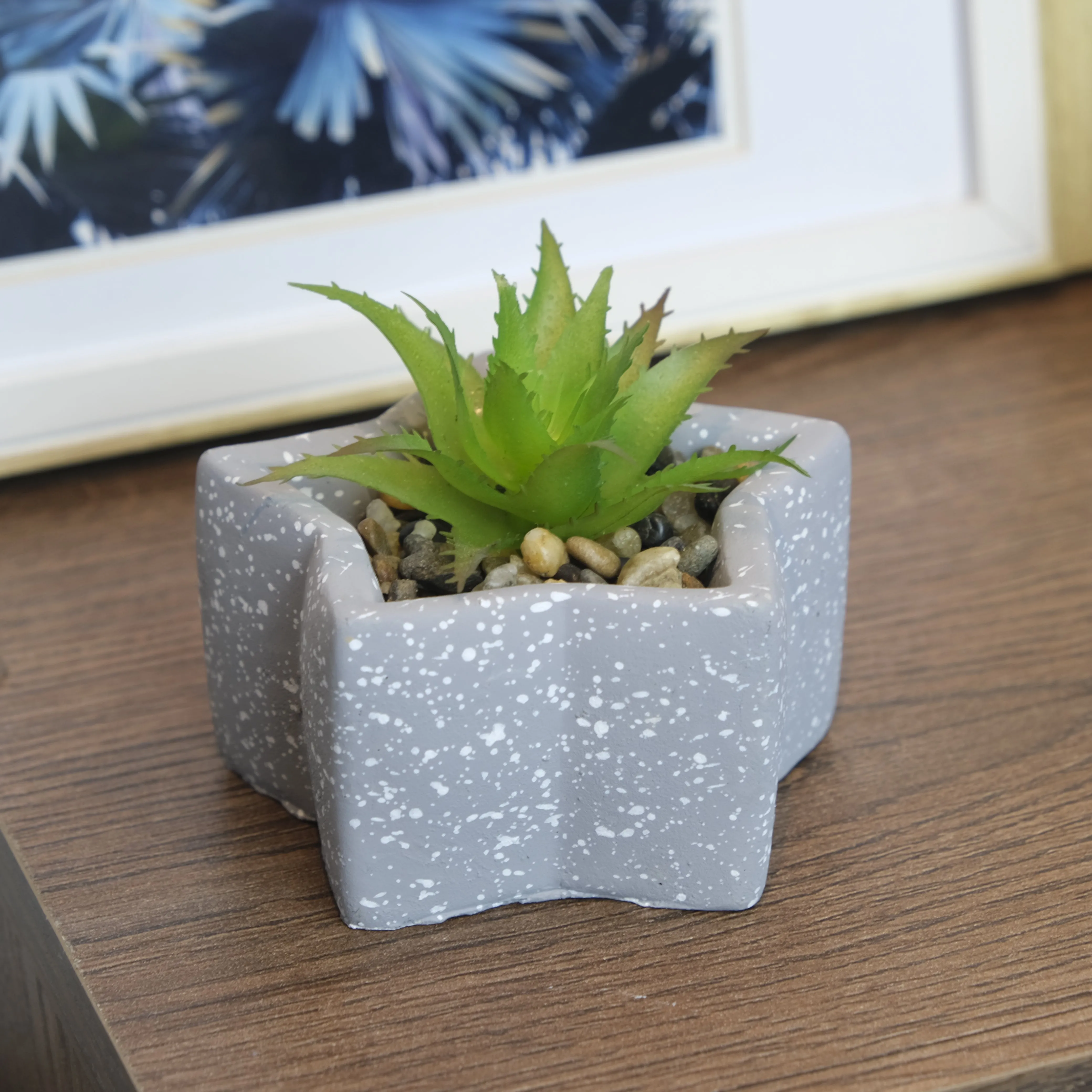 Flor Decorativa Con  Maceta Estrella Gris Plata En Concreto Lafe