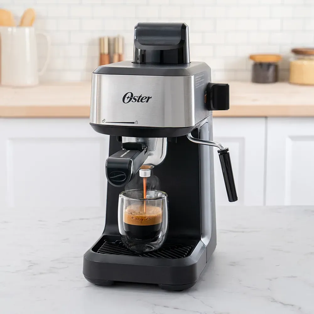 Cafetera Espresso Oster Con Capacidad De 4 Tazas BVSTEM3300