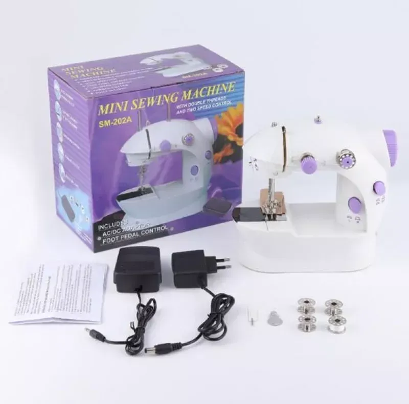 Maquina De Coser Portátil Mini Sewing Machine 4 In1 Color Blanco 110V/220V