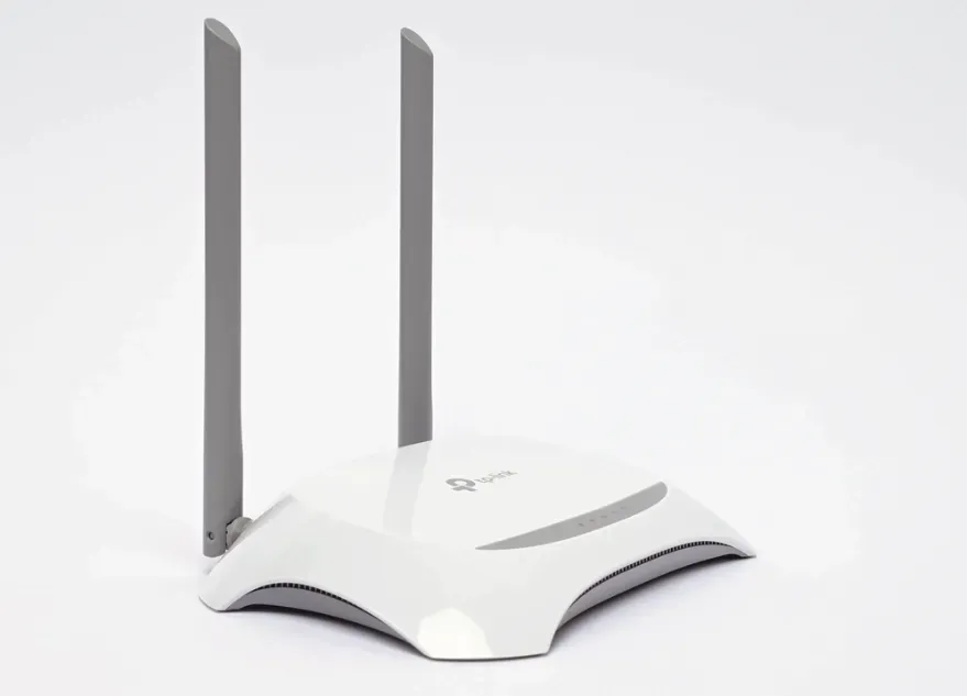 Router Inalámbrico WISP2.4 GHz 300 Mbps 4 Puertos LAN 10/100 Mbps 1 Puerto WAN 10/100 Mbps