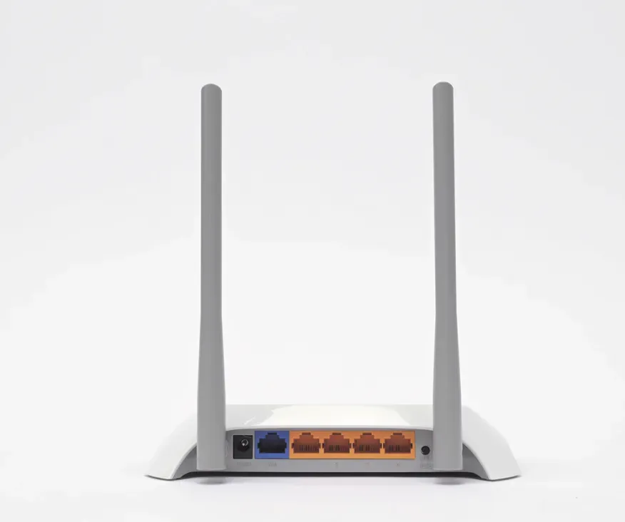 Router Inalámbrico WISP2.4 GHz 300 Mbps 4 Puertos LAN 10/100 Mbps 1 Puerto WAN 10/100 Mbps