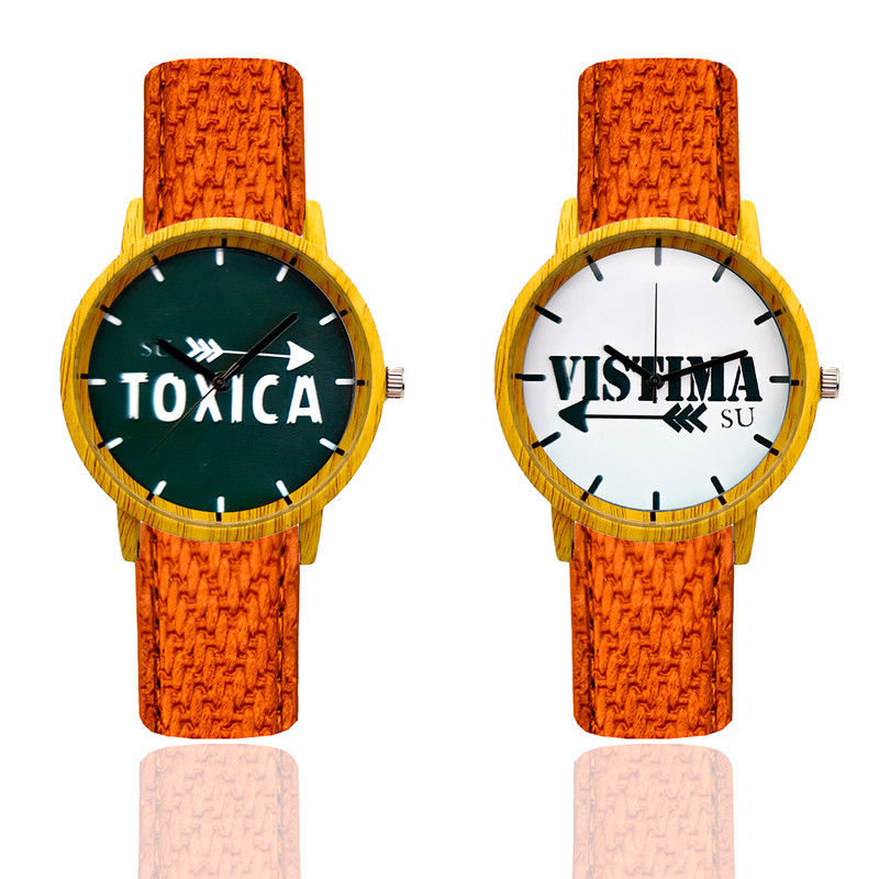 Reloj Pareja Toxica Y Vistima Tono Madera Marron Claro