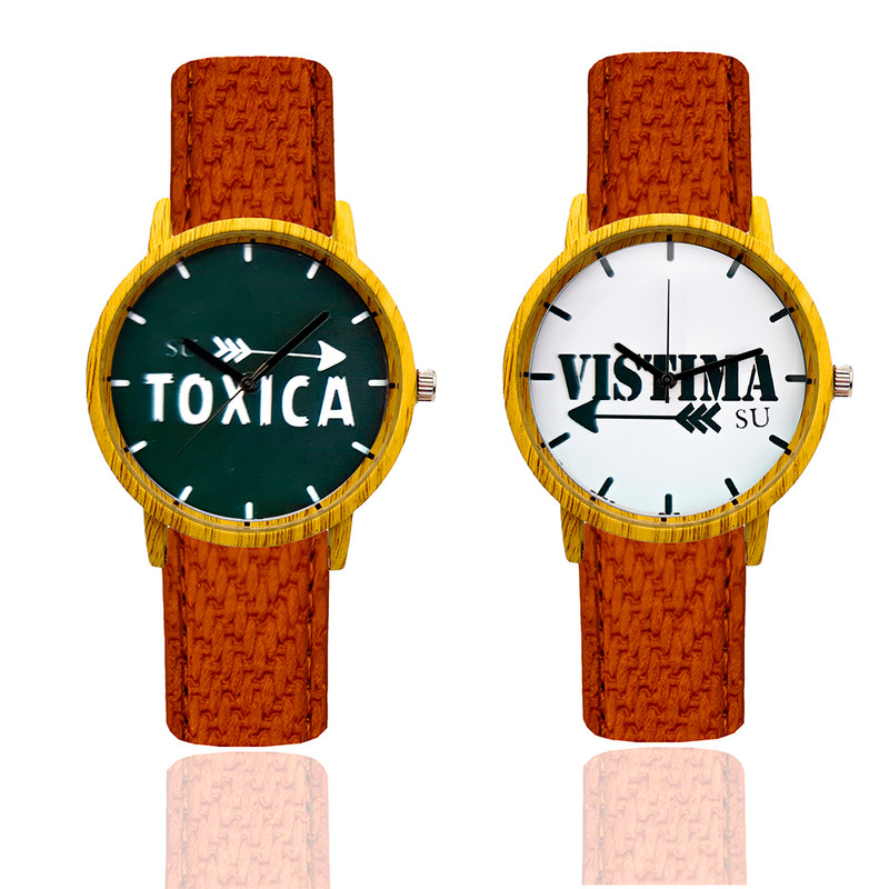 Reloj Pareja Toxica Y Vistima Tono Madera Marron Oscuro