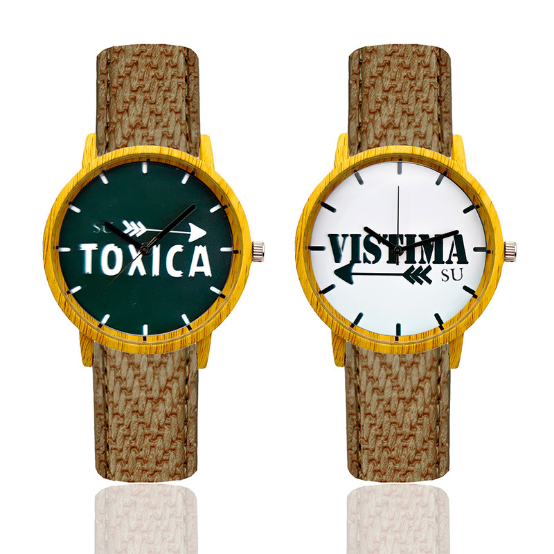 Reloj Pareja Toxica Y Vistima Tono Madera Marron Verde