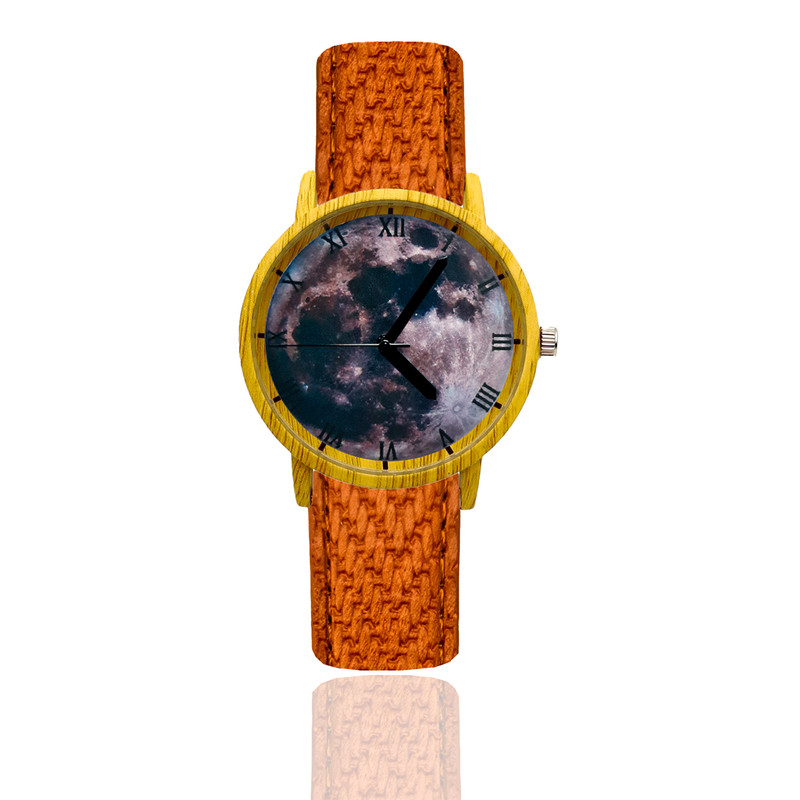 Reloj Luna Estilo Madera Marron Claro