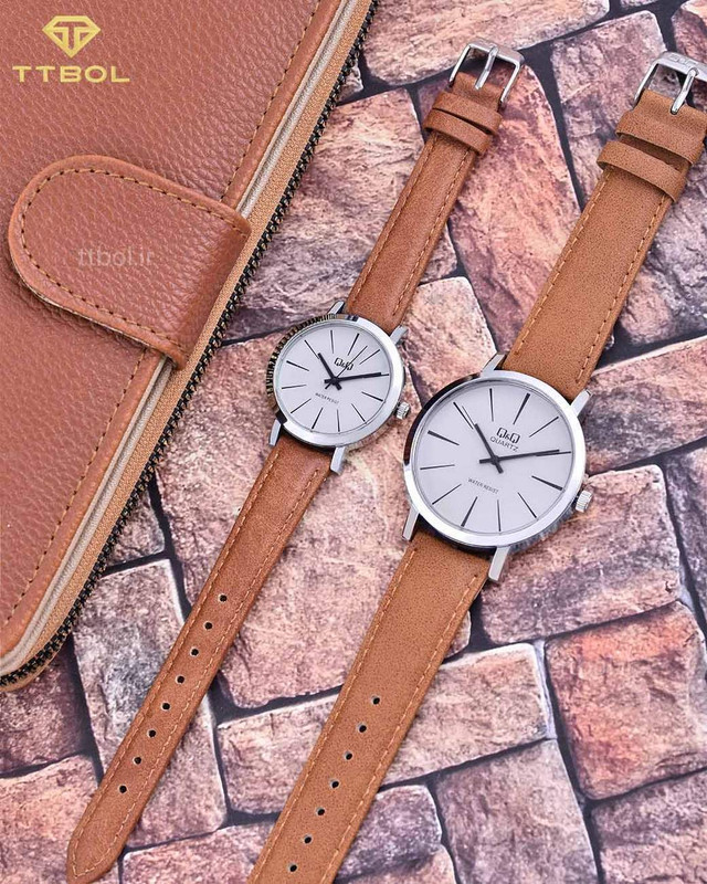 Relojes Pareja Duo Qyq Cuero Quartz Q&q Q892j422 Marron Fondo Blanco + Estuche