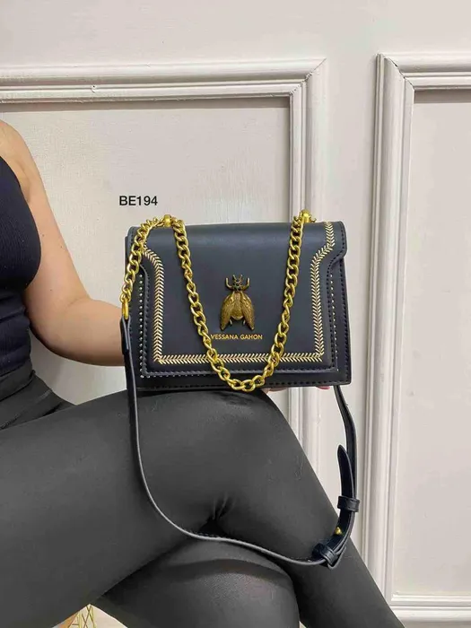 Bolso Negro Aplique Dorado BE194