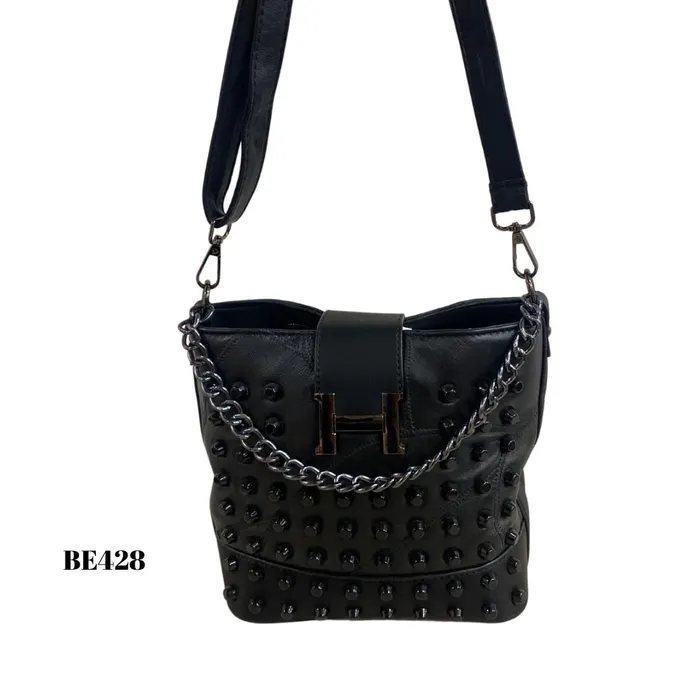 Bolso negro apliques negro cadena plomo BE428