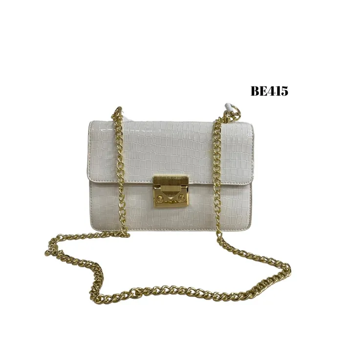 bolso  blanco cadena dorada be415