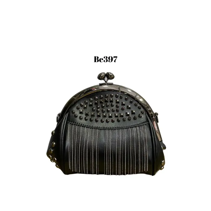 Bolso negro apliques y cadenas plateadas BE397