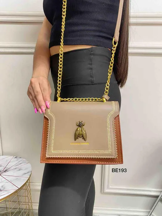 Bolso Cafe Aplique Dorado BE193