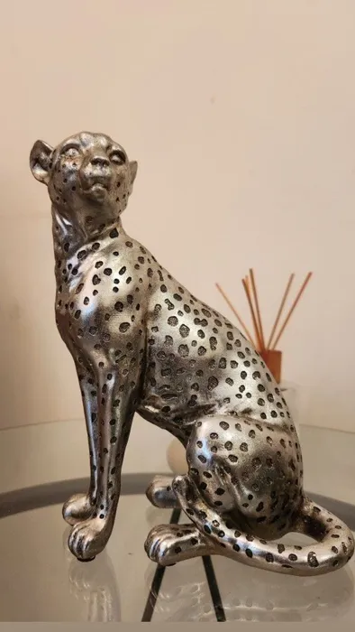 Escultura de  resina de leopardo plateado HO047