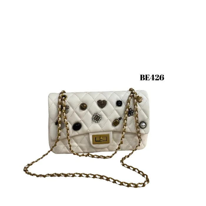 Bolso blanco detalles dorados apliques be426