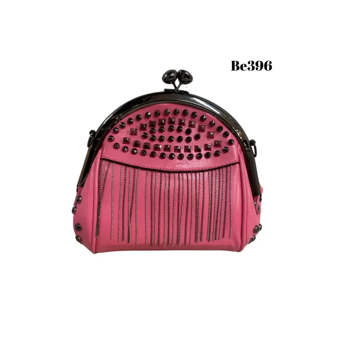 Bolso rosa apliques y cadenas plateadas BE396