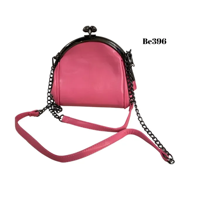 Bolso rosa apliques y cadenas plateadas BE396