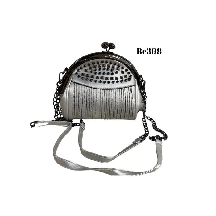 Bolso  plateado apliques y cadenas plateadas BE398