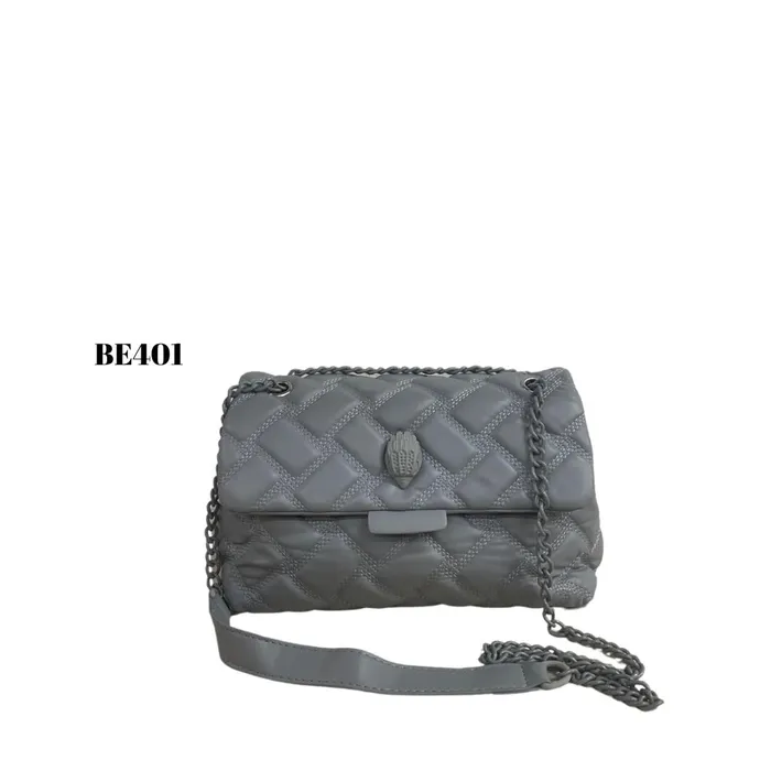 Bolso textura gris aplique cadena gris BE401