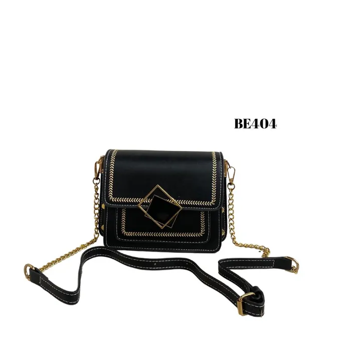 Bolso Negro Detalles Apliques Dorado BE404