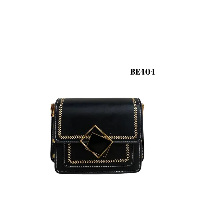 Bolso Negro Detalles Apliques Dorado BE404