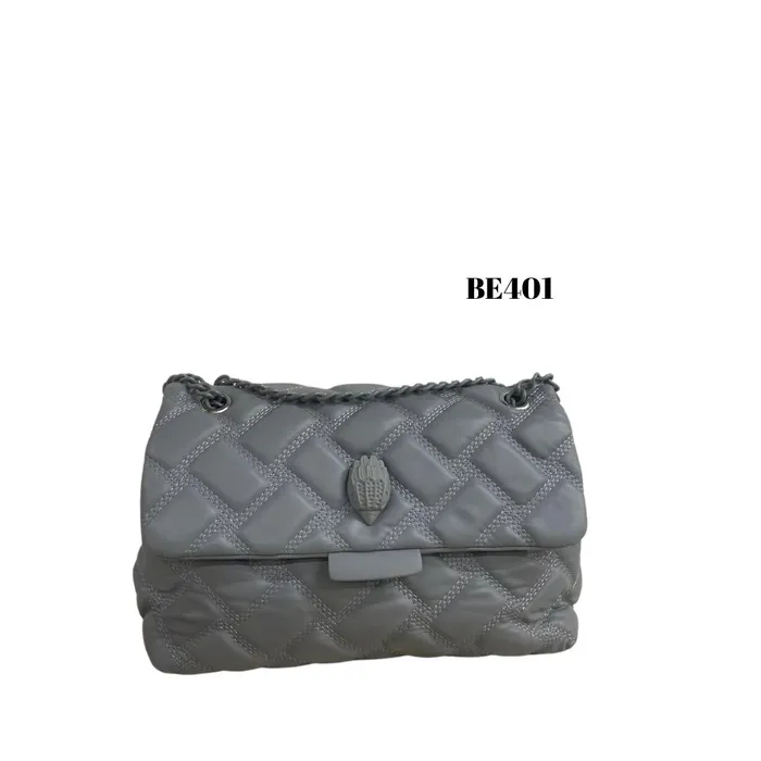 Bolso textura gris aplique cadena gris BE401