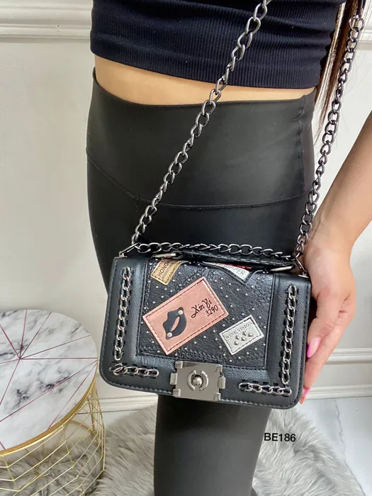 bolso negro detalles plateados be186