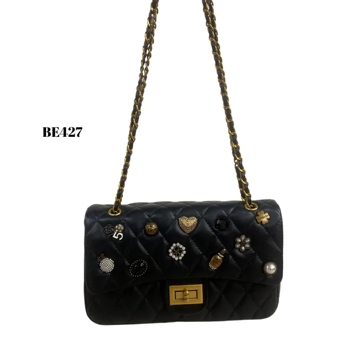 Bolso negro detalles dorados apliques be427