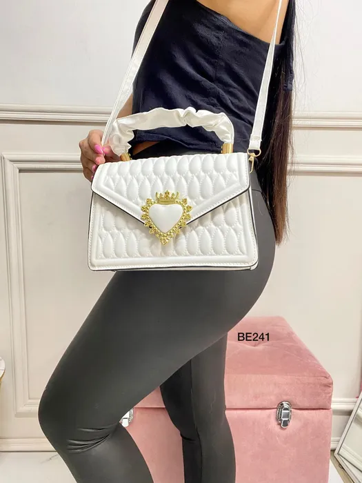 Bolso textura blanca aplique dorado BE241