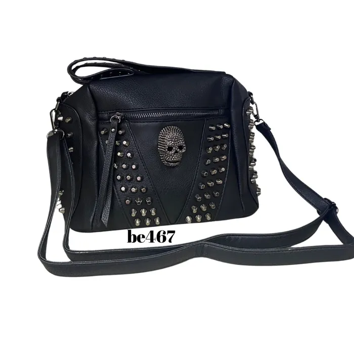 Bolso negro apliques calavera BE467