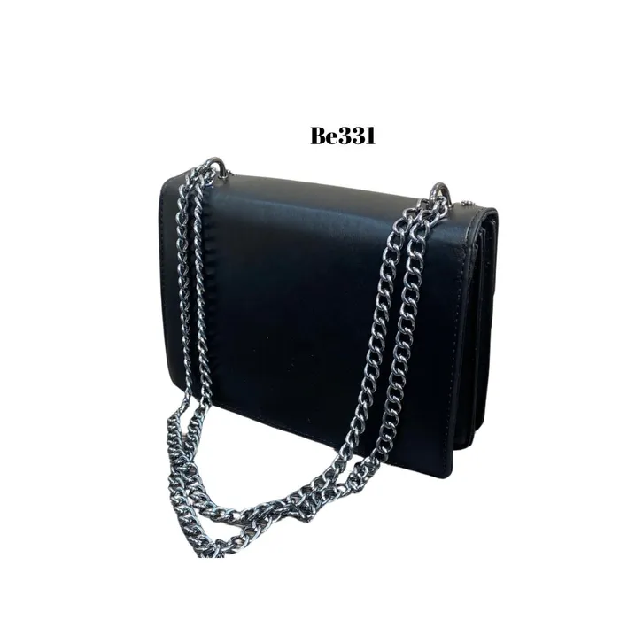 Bolso negro apliques cadena plomo BE331